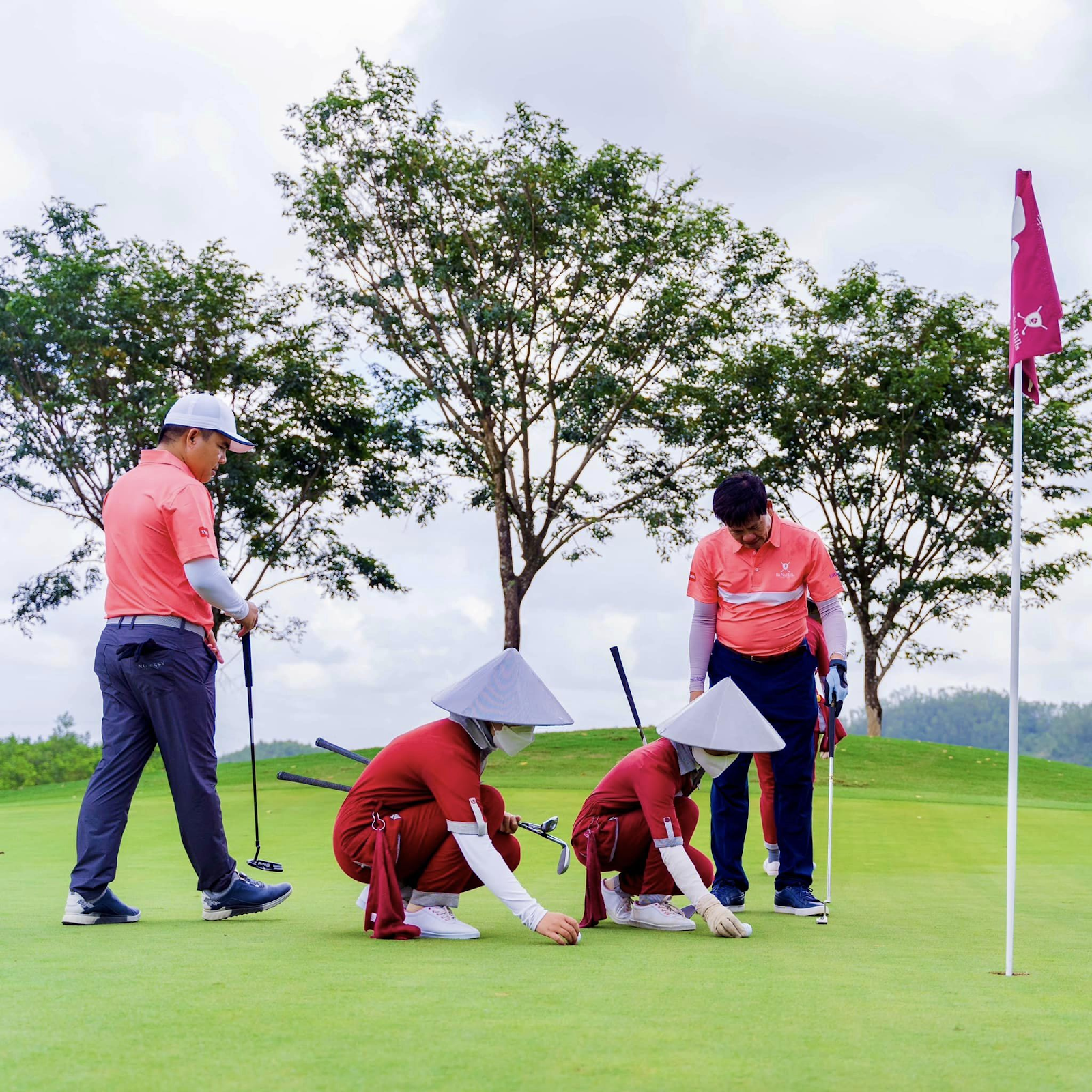 Danang golf caddie service