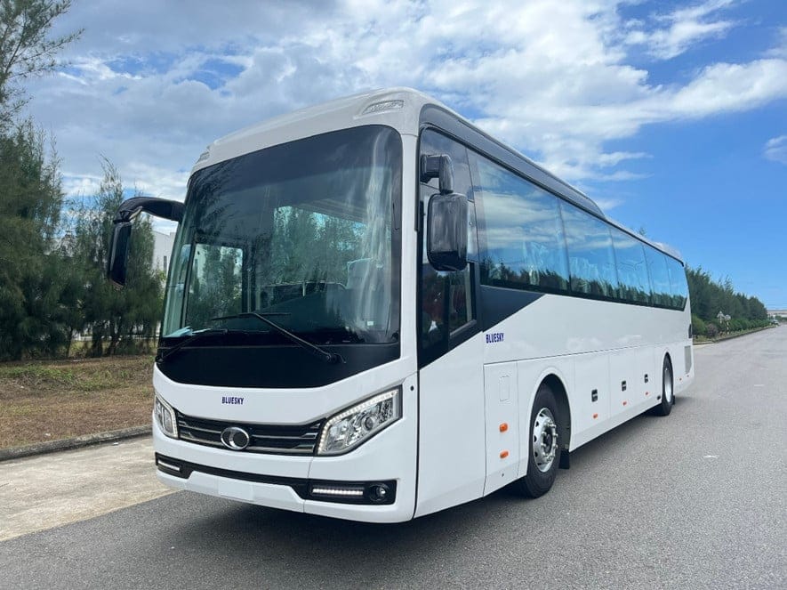 45 seat bus for golf group transfer in Da Nang for large golf groups and tournaments