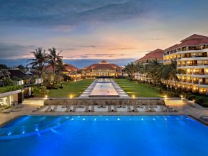 Pullman Danang Beach Resort overview with infinity pool and beachfront view