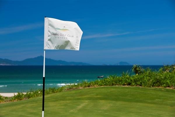 Oceanside fairway at a Da Nang golf course, a popular 4-day golf trip destination for Singaporean golfers