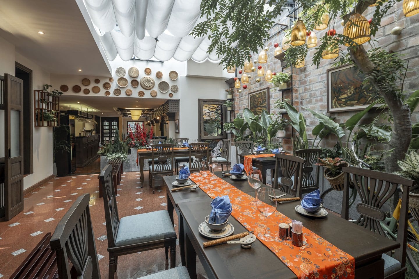 Cay Cau restaurant at De Syloia Hotel
