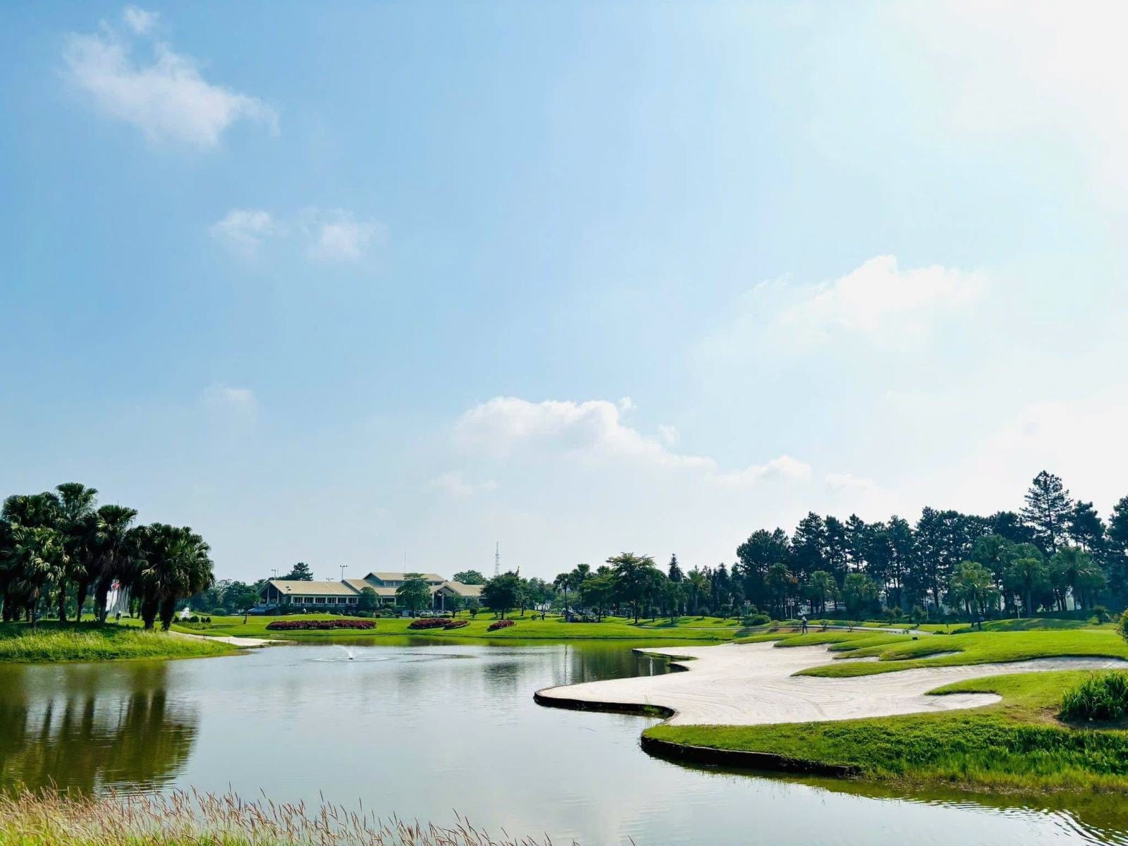 Heron Lake golf course beside Dam Vac Lake near Hanoi, a venue for group tournaments Heron Lake golf course beside Dam Vac Lake near Hanoi, a venue for group tournaments