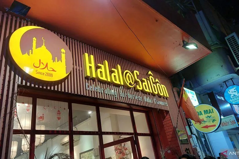 Halal food Ho Chi Minh City: the Halal@Saigon restaurant sign on Dong Du Street, District 1