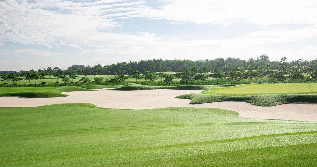 Sculpted bunkers along the fairway at Harmonie Golf Park