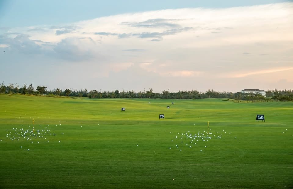 Driving range at Harmonie Golf Park
