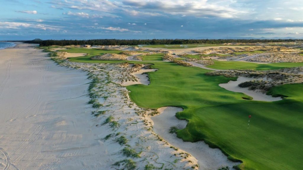 Hoiana Shores Golf Club – golf club 3 beachside fairway, Da Nang, Vietnam