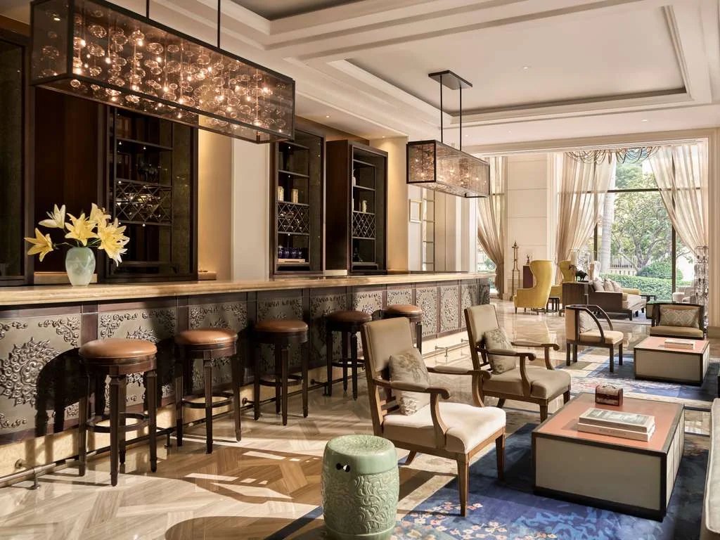 Lobby bar and lounge at Hôtel des Arts Saigon MGallery