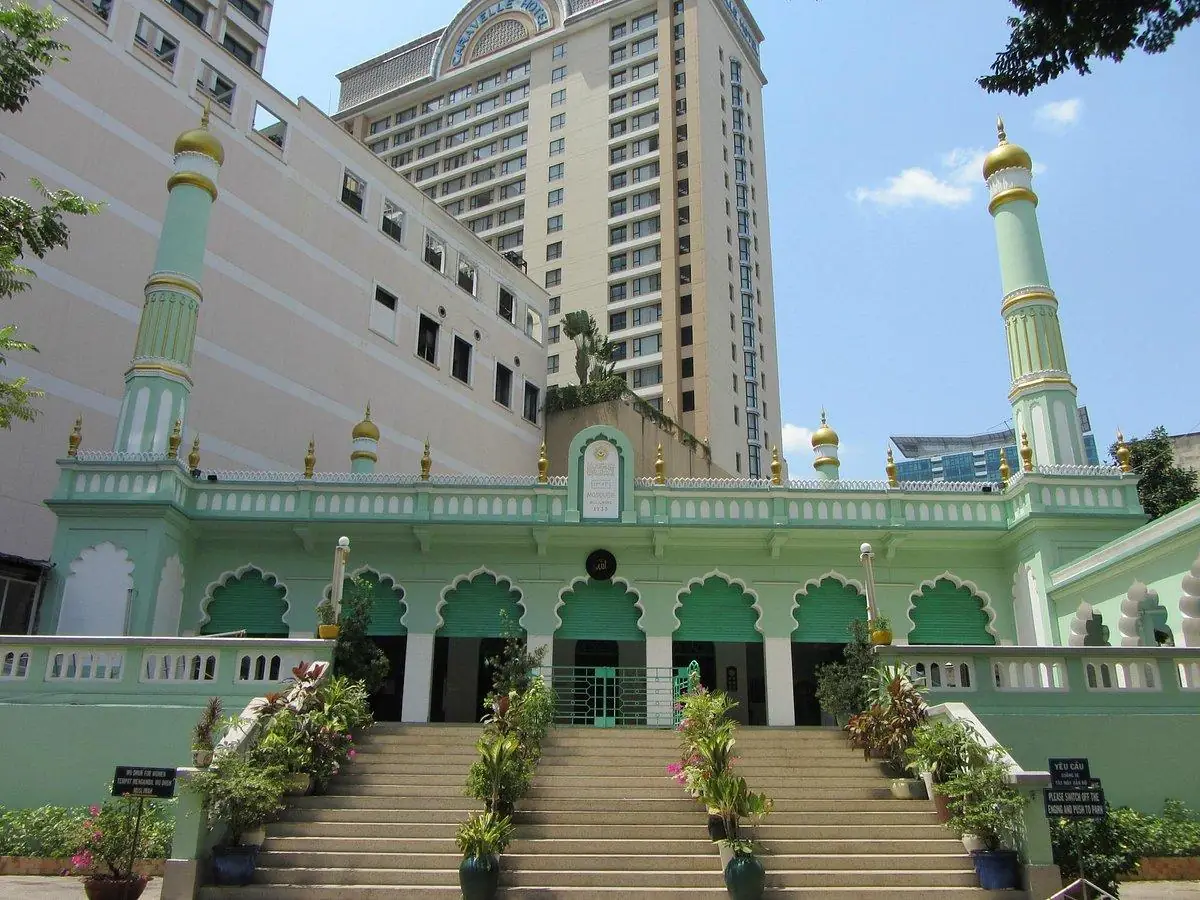 Mosque Ho Chi Minh City: Saigon Central Mosque (Masjid Musulman) at 66 Dong Du, District 1